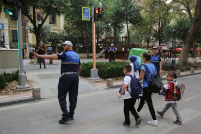 Kocaeli'de okulların ilk gününde Zabıta görev başında