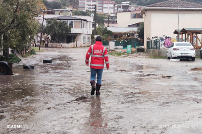 Gemlik'te sağanak taşkınına başkan müdahalesi